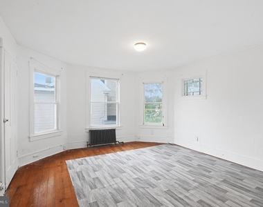 709 E Main Street E - Photo Thumbnail 7