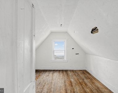 709 E Main Street E - Photo Thumbnail 14