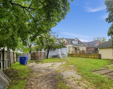 709 E Main Street E - Photo Thumbnail 2