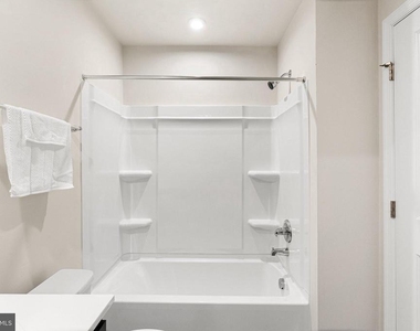 7 F Parsons Boulevard - Photo Thumbnail 23