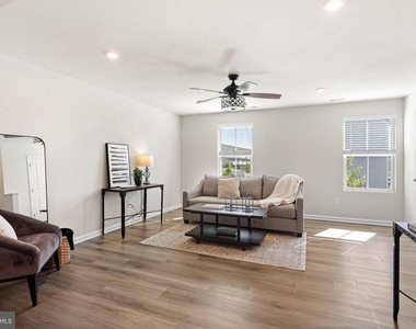 7 F Parsons Boulevard - Photo Thumbnail 9