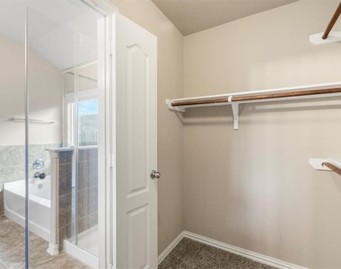 8233 Arezzo Dr - Photo Thumbnail 14