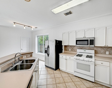13401 Lamplight Village Ave - Photo Thumbnail 10