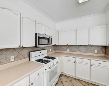 13401 Lamplight Village Ave - Photo Thumbnail 9