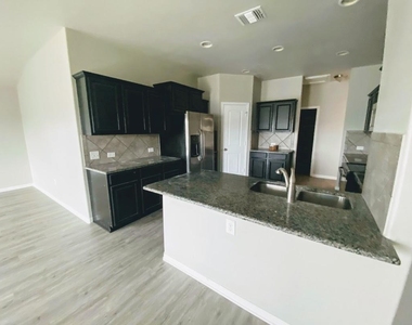 228 Avalanche Ave - Photo Thumbnail 3