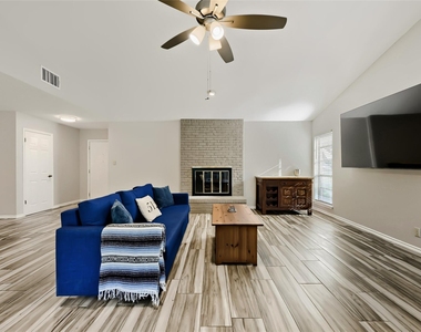 1300 Neans Dr - Photo Thumbnail 3