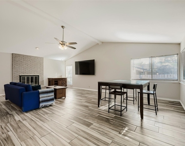 1300 Neans Dr - Photo Thumbnail 4