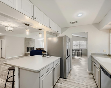 1300 Neans Dr - Photo Thumbnail 11