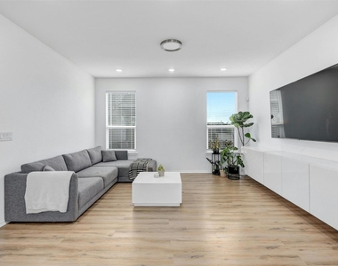169 Kulmbacher Dr - Photo Thumbnail 2