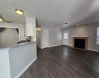 4304 Duval Rd - Photo Thumbnail 4
