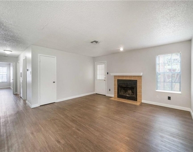 4304 Duval Rd - Photo Thumbnail 3