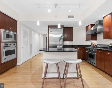 7710 Woodmont Avenue - Photo Thumbnail 5