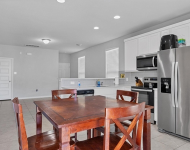 128 Quiet Man Dr - Photo Thumbnail 5