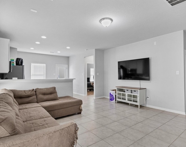 128 Quiet Man Dr - Photo Thumbnail 2