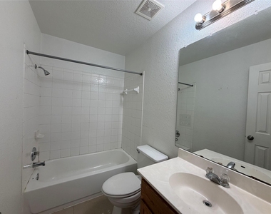 1617 Tea Leaf Dr - Photo Thumbnail 6