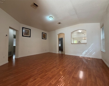 1617 Tea Leaf Dr - Photo Thumbnail 2