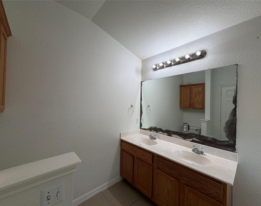 1617 Tea Leaf Dr - Photo Thumbnail 5