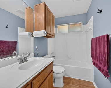 1006 Clear Lake Ln - Photo Thumbnail 12