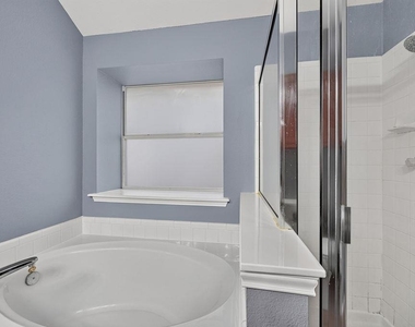 1006 Clear Lake Ln - Photo Thumbnail 19