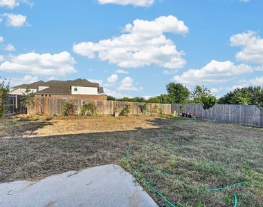 1006 Clear Lake Ln - Photo Thumbnail 20