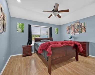 1006 Clear Lake Ln - Photo Thumbnail 16