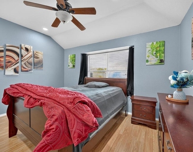 1006 Clear Lake Ln - Photo Thumbnail 17