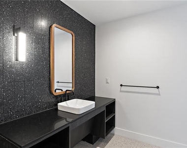 48 East Ave - Photo Thumbnail 11