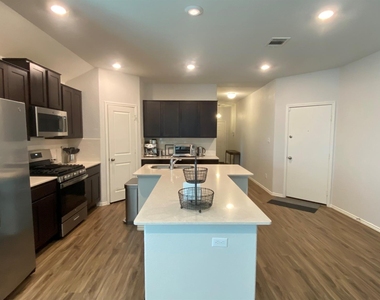 3304 Kenner Dr - Photo Thumbnail 3