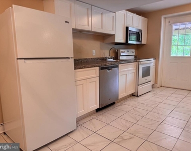 319 Boeing Court - Photo Thumbnail 4