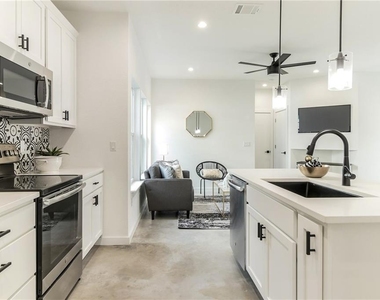 1144 Gunter St - Photo Thumbnail 2