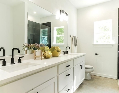 1144 Gunter St - Photo Thumbnail 8