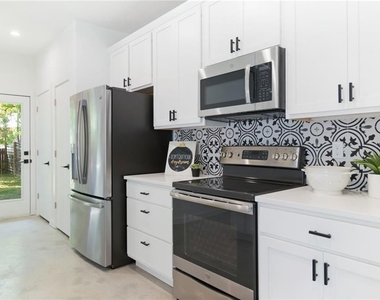 1144 Gunter St - Photo Thumbnail 1