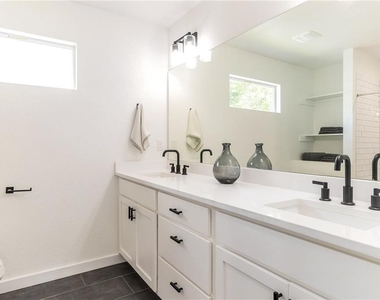 1144 Gunter St - Photo Thumbnail 9
