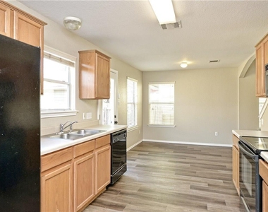 9212 Rowlands Sayle Rd - Photo Thumbnail 6