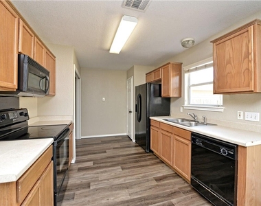 9212 Rowlands Sayle Rd - Photo Thumbnail 7