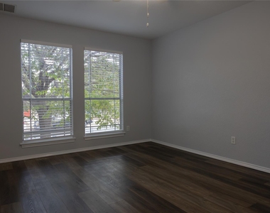 9212 Rowlands Sayle Rd - Photo Thumbnail 32