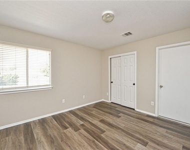 9212 Rowlands Sayle Rd - Photo Thumbnail 8