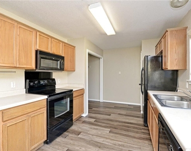 9212 Rowlands Sayle Rd - Photo Thumbnail 2