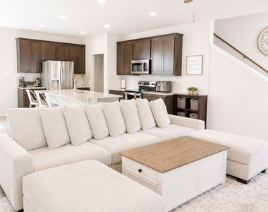 153 Blue Agate Ct - Photo Thumbnail 4