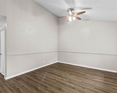 1302 Parker Ln - Photo Thumbnail 14