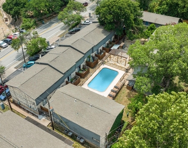 1302 Parker Ln - Photo Thumbnail 16