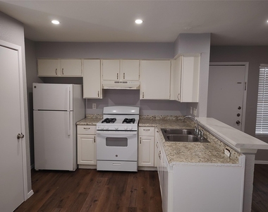 2200 Leah Cv - Photo Thumbnail 5
