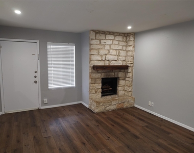 2200 Leah Cv - Photo Thumbnail 3