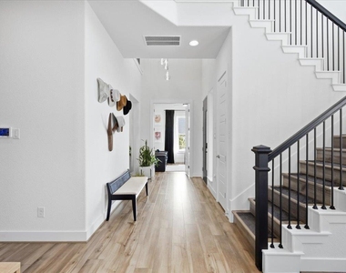 610 Arundel Rd - Photo Thumbnail 4