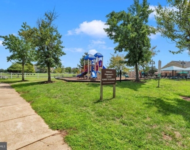 4907 Cordova Court - Photo Thumbnail 18