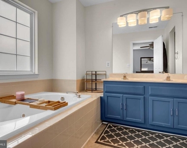 4907 Cordova Court - Photo Thumbnail 6