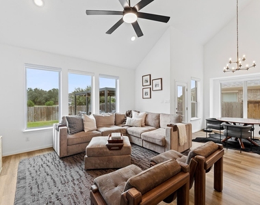 1601 Harrongton Way - Photo Thumbnail 13