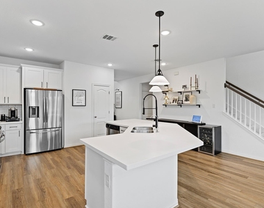 1601 Harrongton Way - Photo Thumbnail 7