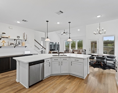 1601 Harrongton Way - Photo Thumbnail 8