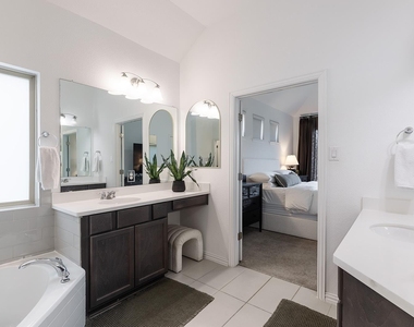 1601 Harrongton Way - Photo Thumbnail 18